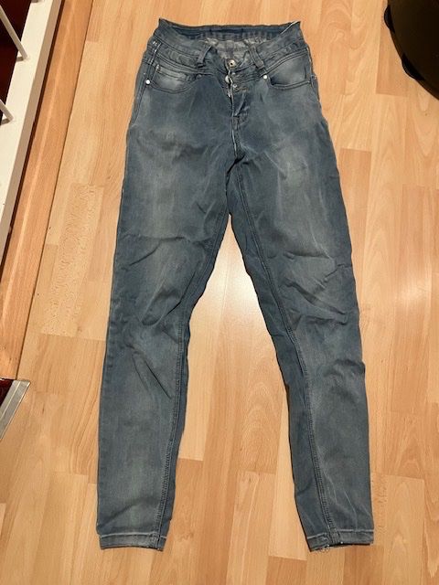 Zebra Pantaloni: Jeans von zebra, Gr. 34 – Usato da Aathal-Seegräben venduto da daso03
