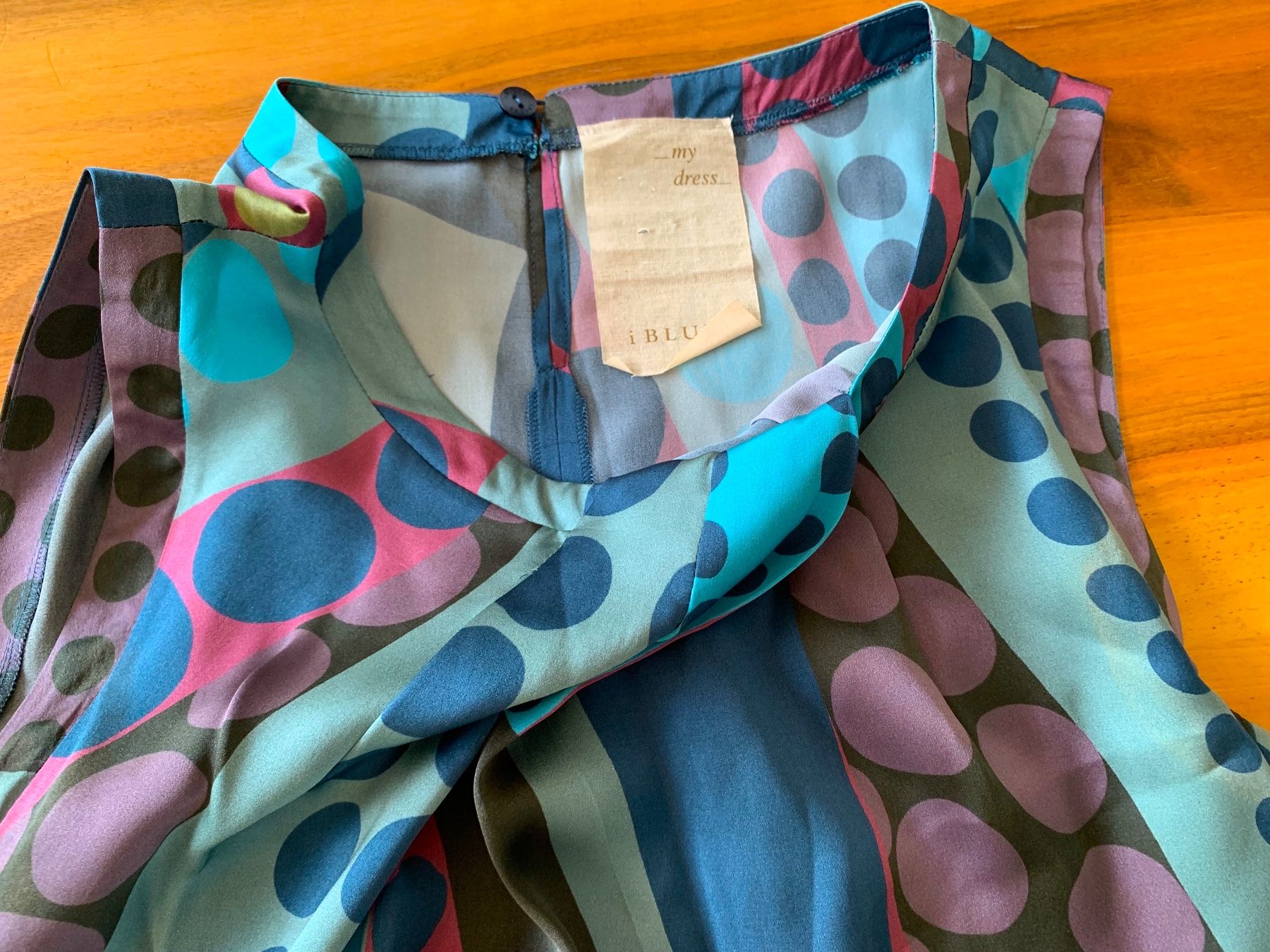 Kleider: iBlues 100% Seidenkleid mit extra Bindegürtel Gr. 36 **NEU** – Neu (gemäss Beschreibung) aus Meiringen von tonicandgin 1