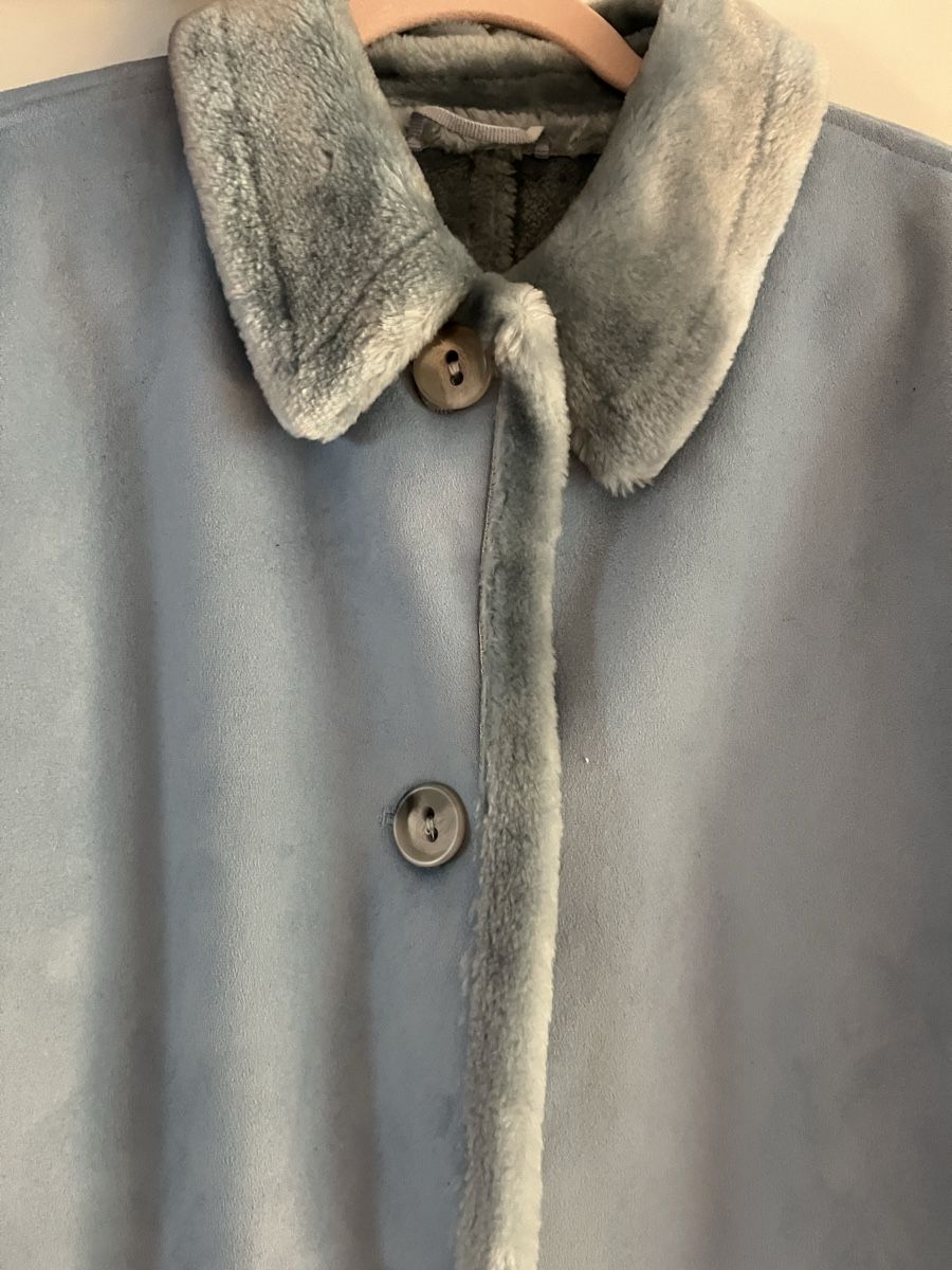 Jacken: Winter Jacke, hellblau mit Fellimitat, Top Zustand – Gebraucht aus Zürich von Closetbesties 1