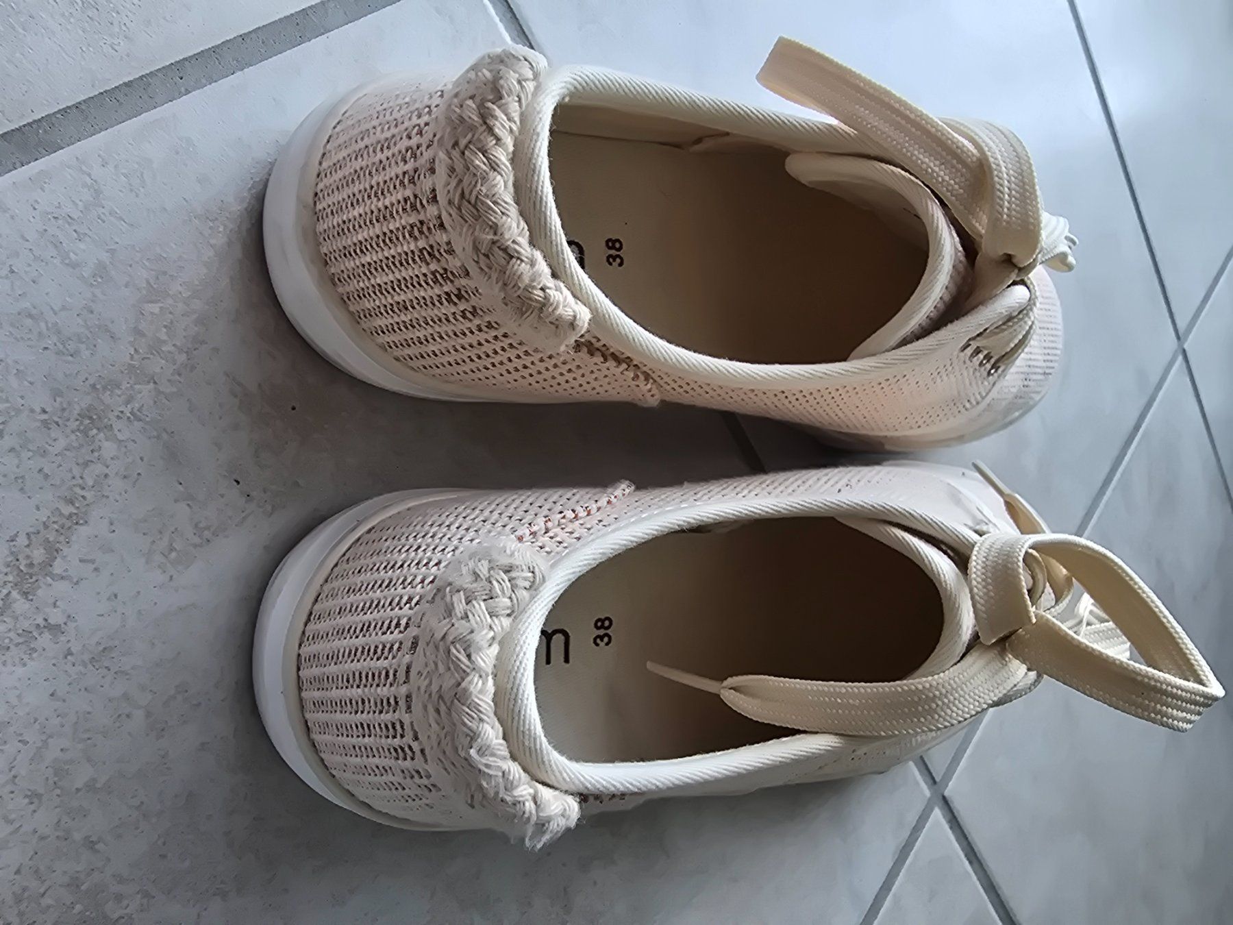 Scarpe da donna: Schuhe – Usato da Niederbipp venduto da Viktoria_Sch 1