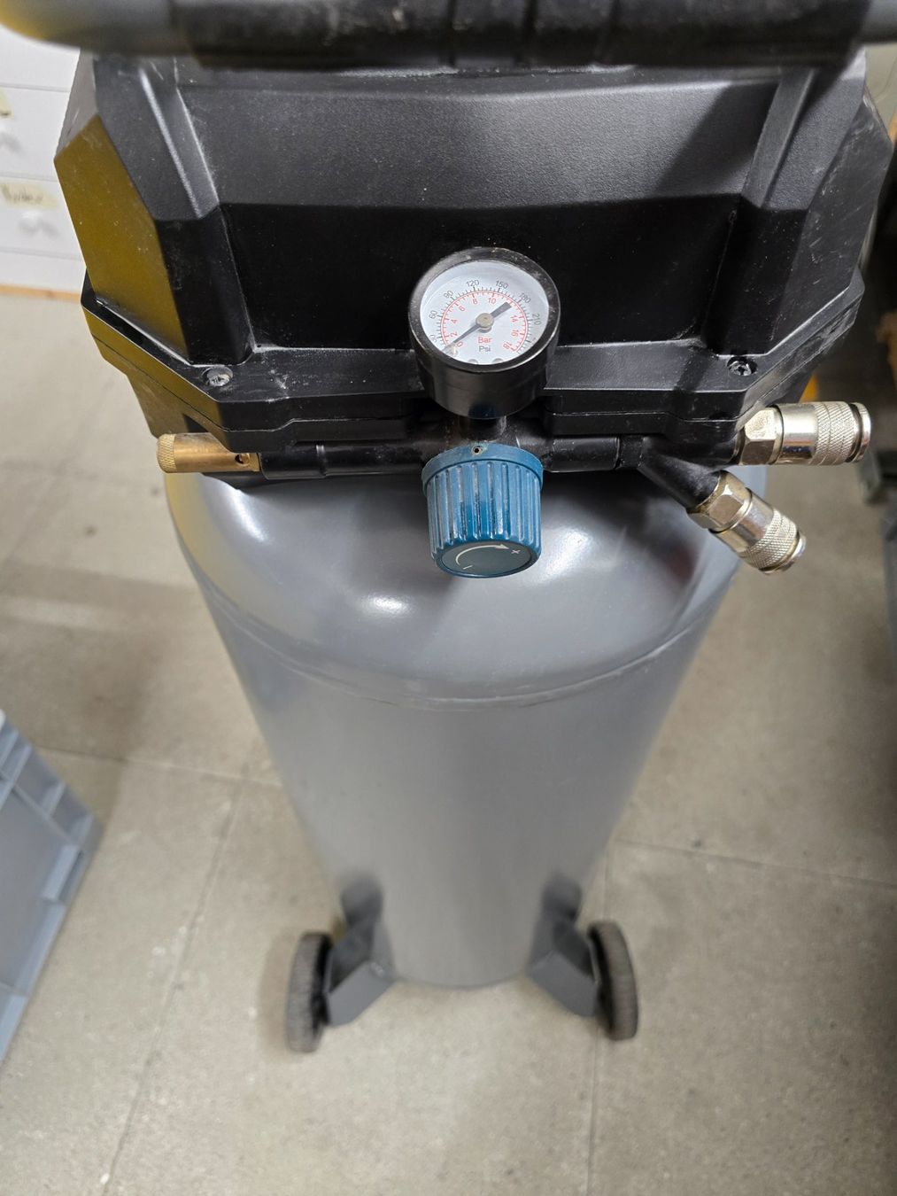 Kompressoren: Kompressor Tank grau gebraucht 50 Liter – Gebraucht aus Wettingen von Lukator 3