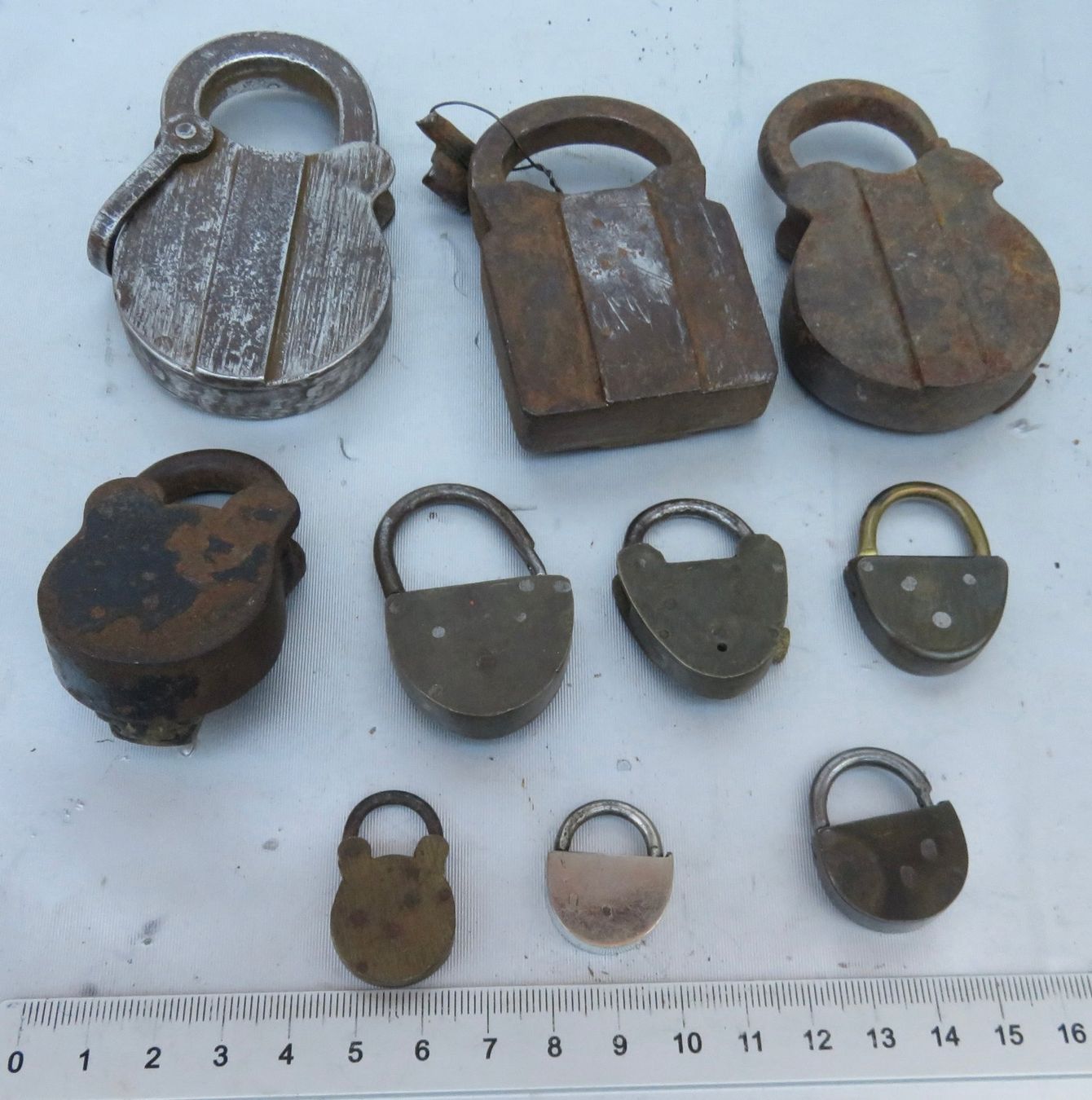 Schlösser: 1 LOT ANTIKE VORHÄNGESCHLÖSSER – Gebraucht aus BERN von erassmusvonrotterdam 4