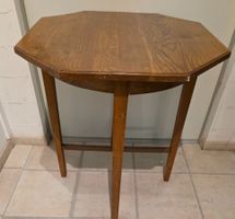 Kleiner Holz-Tisch – Octagon-Design antik