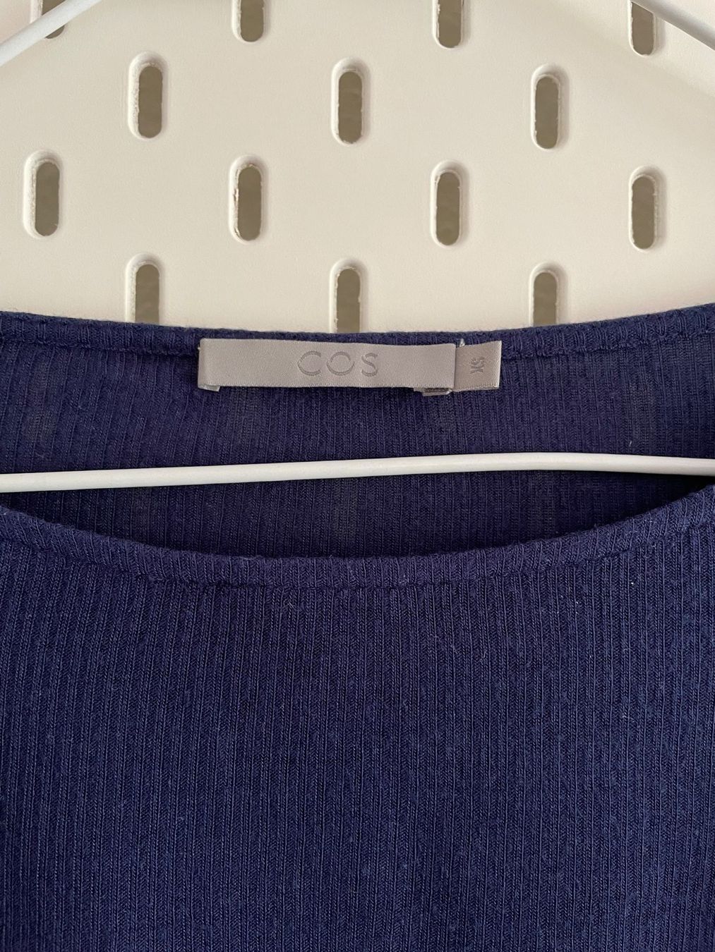 Cos T-shirt: COS circle shirt XS – Usato da Zürich venduto da hol_bc6v 2