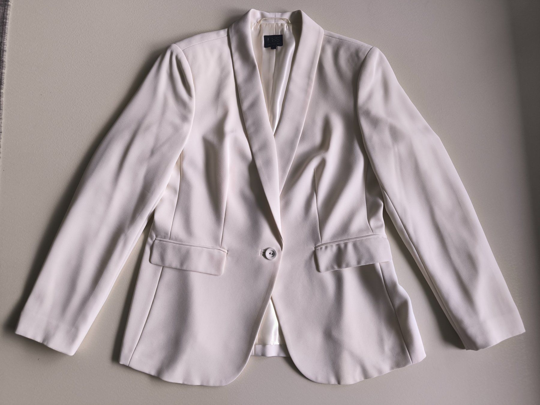 Jacken: Marks and Spencer Off-White Blazer, einmal getragen, EU40 – Gebraucht aus Wallisellen von C_DM