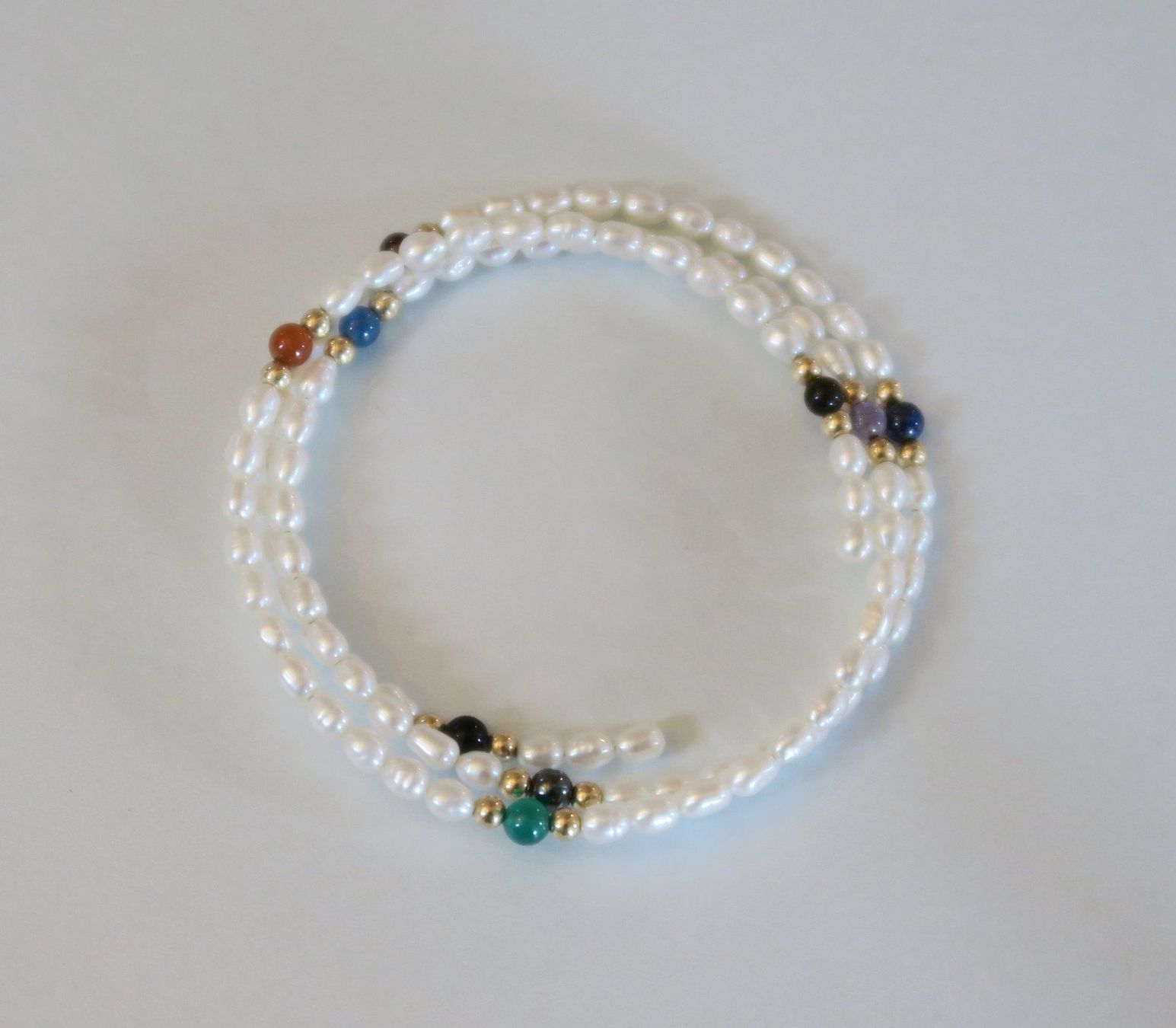 Armbänder & -reifen: Armband Reis-Perlen, Memory-Draht – Neu (gemäss Beschreibung) aus Brittnau von marlenestone