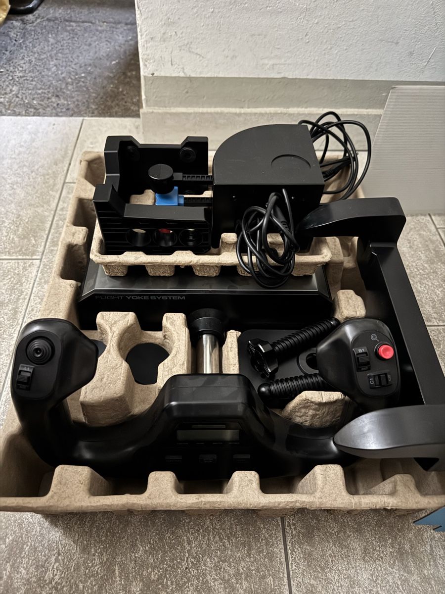 Logitech Controller: Logitech Flight Yoke System mit Schubregler neuwertig – Nuovo (secondo la descrizione) da Baden venduto da Christian_Saxer 1