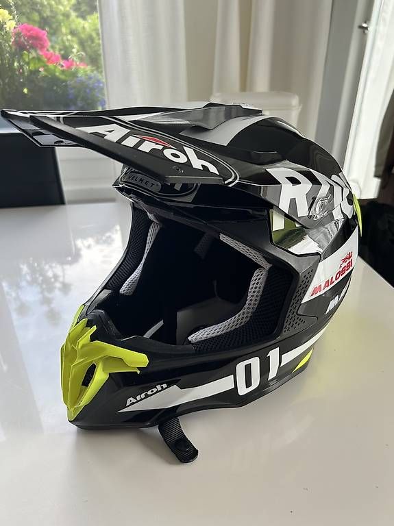 Helme & Visiere:  Airoh Twist 2.0 Racr Gloss  – Gebraucht aus Buttwil von zaa_fk9d