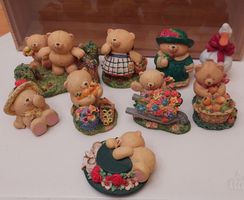9 süsse Bärchen im Garten 'BROWNSWORD'