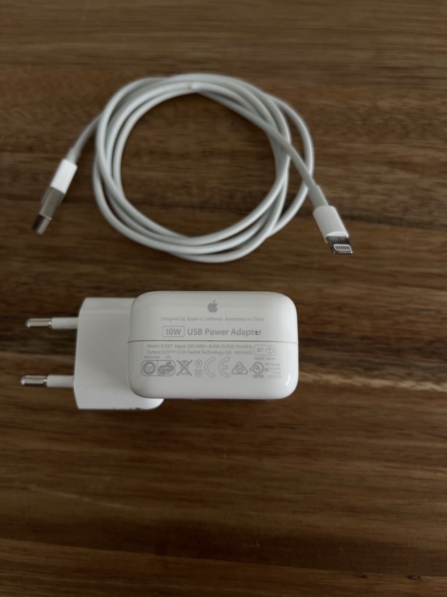 Apple Caricabatterie: Apple 10W USB Power Adapter with Cable - Great Deal! – Usato da Bern venduto da Piratamorgan 1