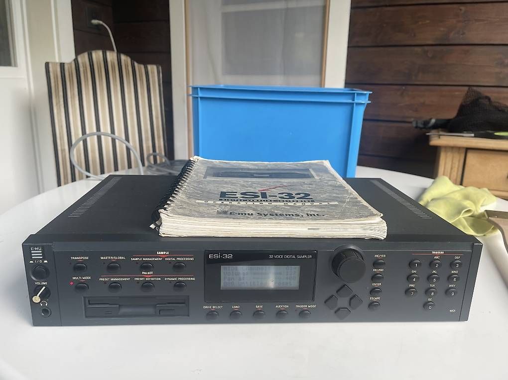 Strumenti musicali: E-MU EMU ESI-32 Digital Sampler – Usato da Alpnach Dorf venduto da GuntaKinte 3