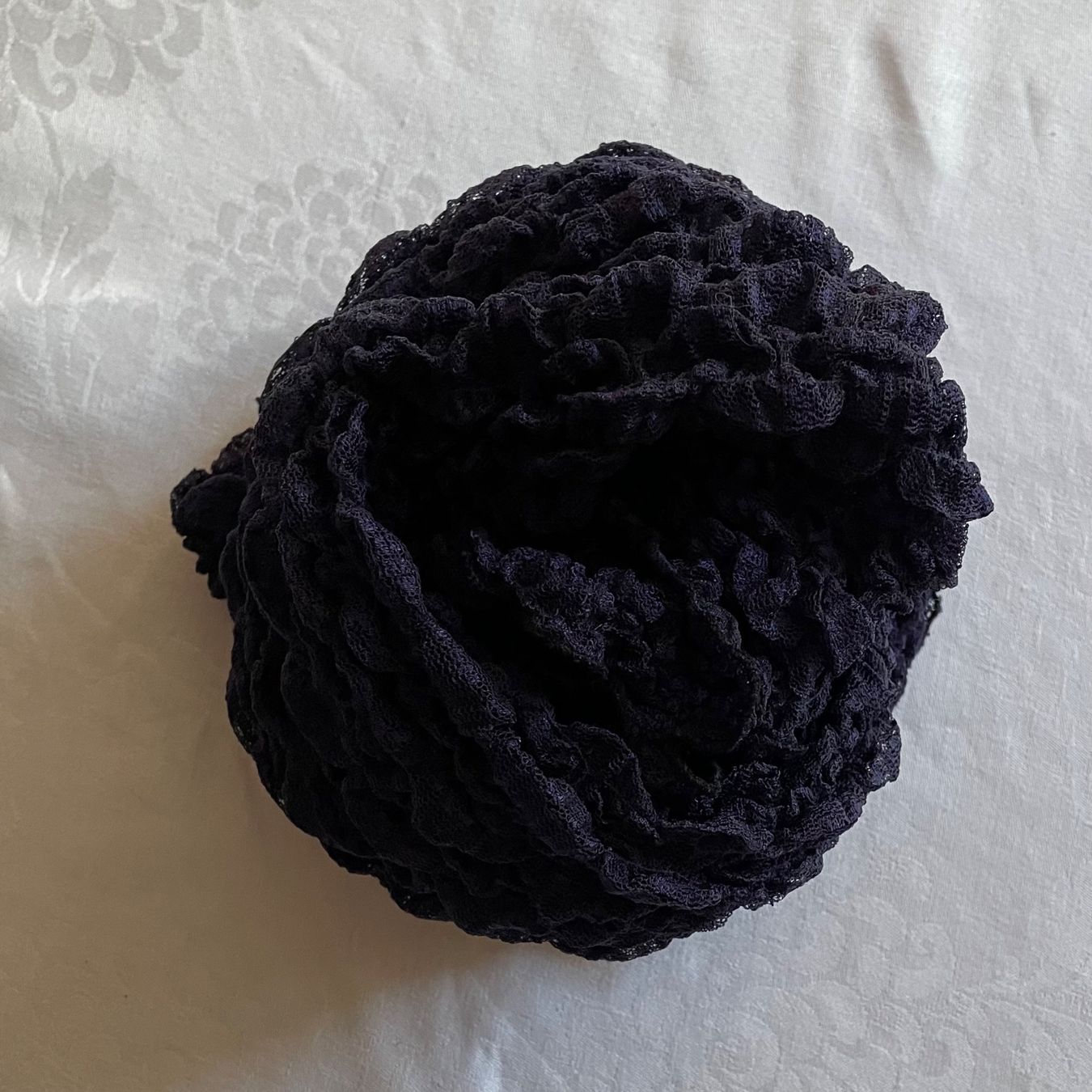 Foulard & Sciarpe: Dunkelblauer Crinkle-Schal – Usato da Liestal venduto da Coutellerie 1