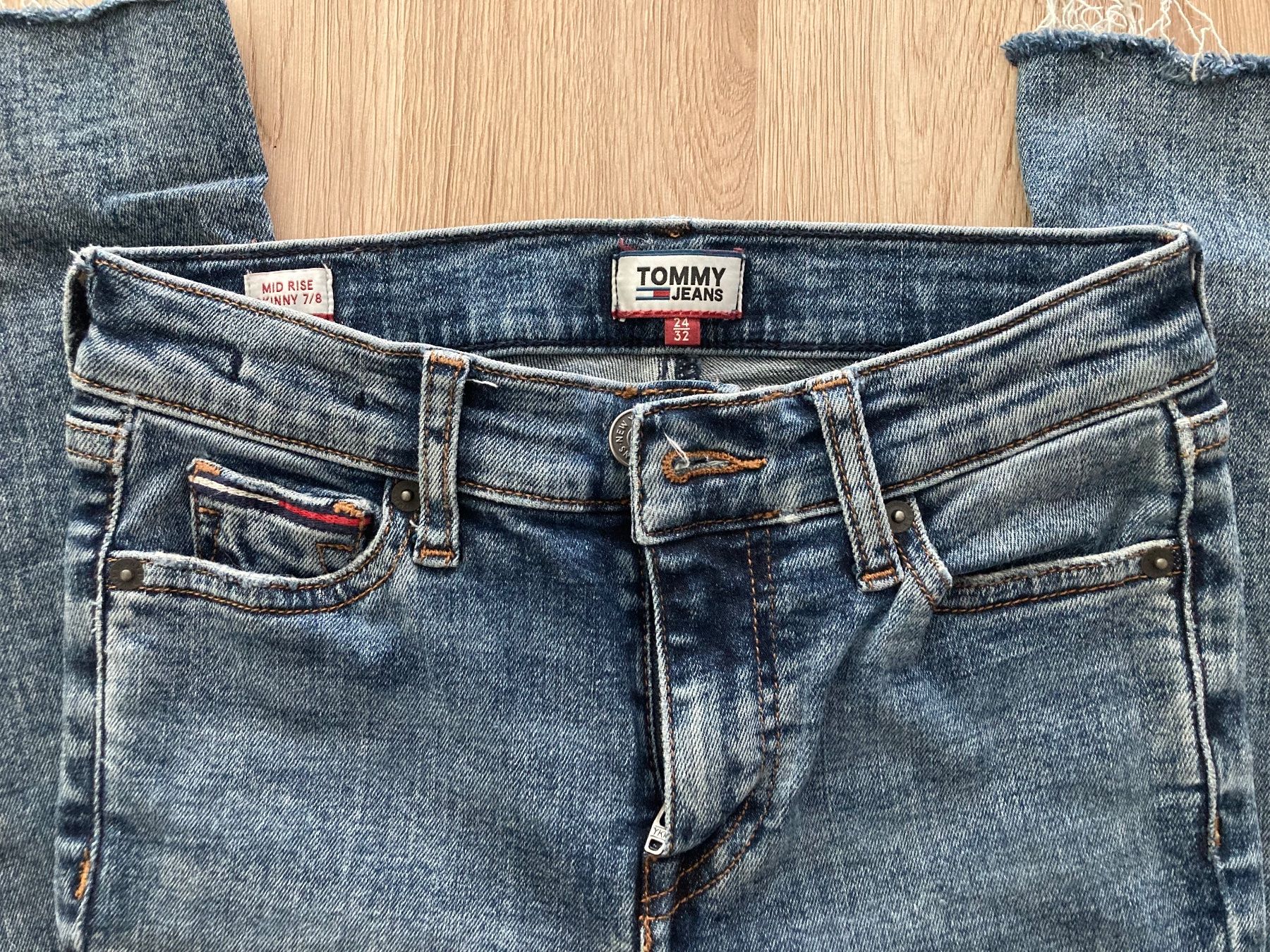 Tommy Hilfiger Jeans: Tommy Jeans 24/32 – Gebraucht aus Meikirch von Hilfe_Waisentiere 2