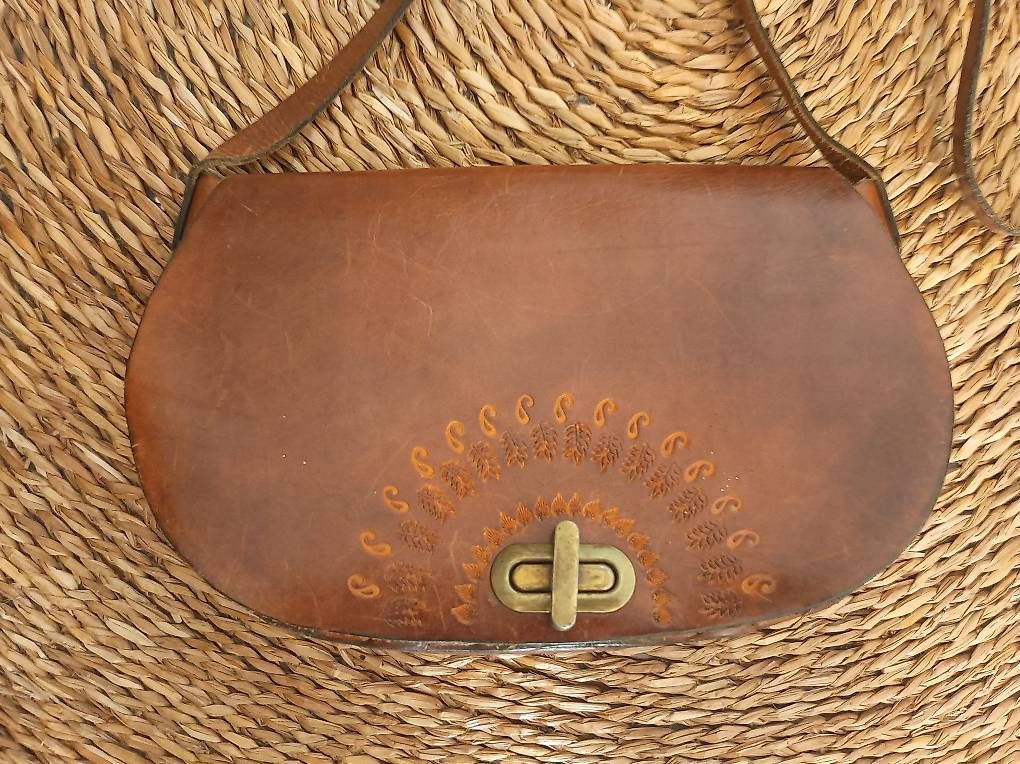 Taschen für Damen: Hübsche, verzierte Ledertasche – Gebraucht aus Zürich von Melianea 1