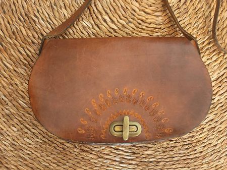 Hübsche, verzierte Ledertasche
