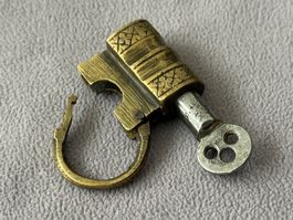 Kleines antikes Schloss mit Schlüssel Messing RAR