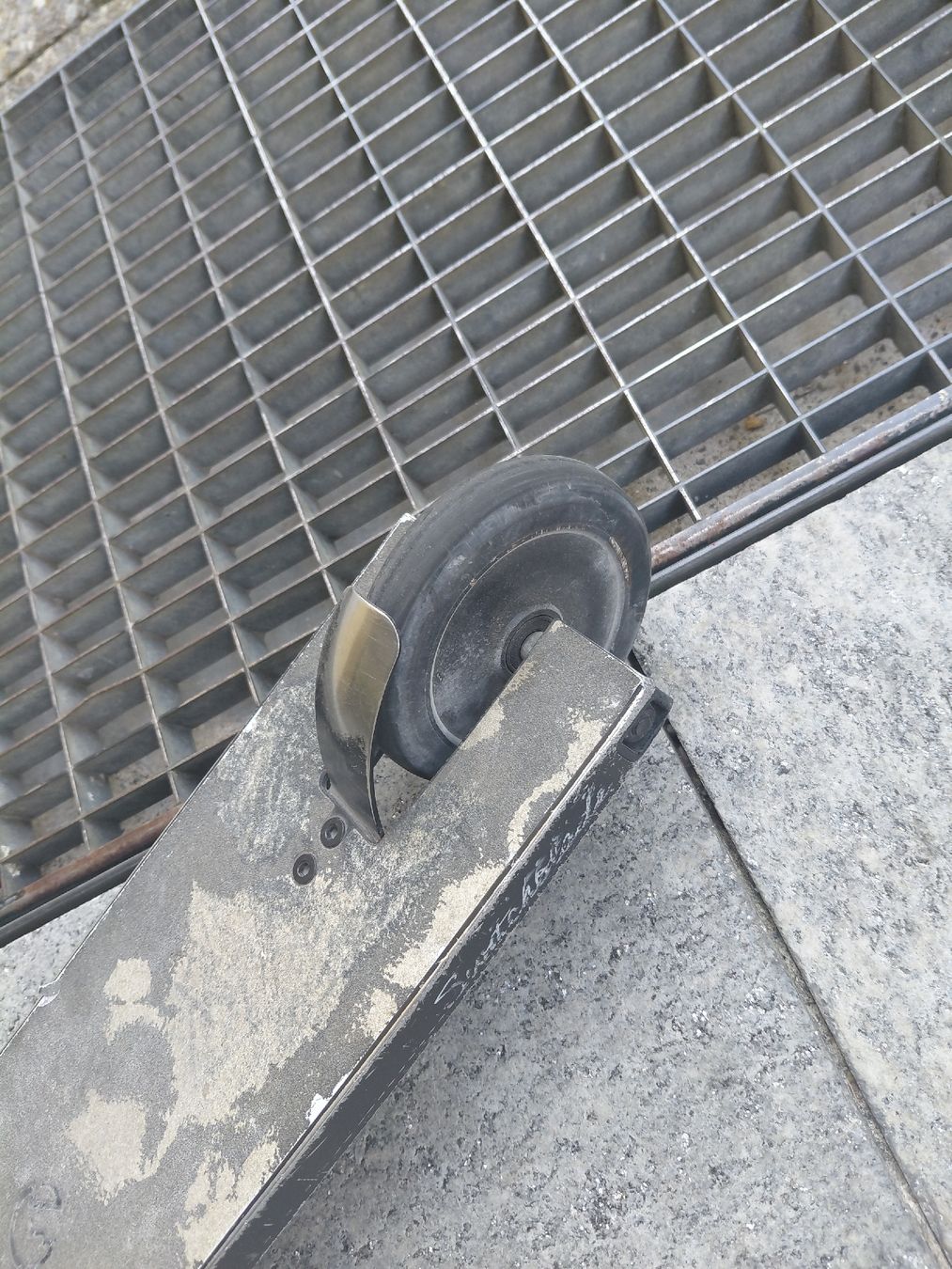 Scooter: scooter perfekt gemacht für tricks oder skaterplatz – Usato da Glattbrugg venduto da din_nl6n