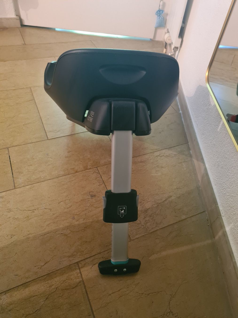 Britax Römer Seggiolini per auto: Babyschale Römer Britax inkl.Isofixbasis – Usato da Riehen venduto da OracleData 8