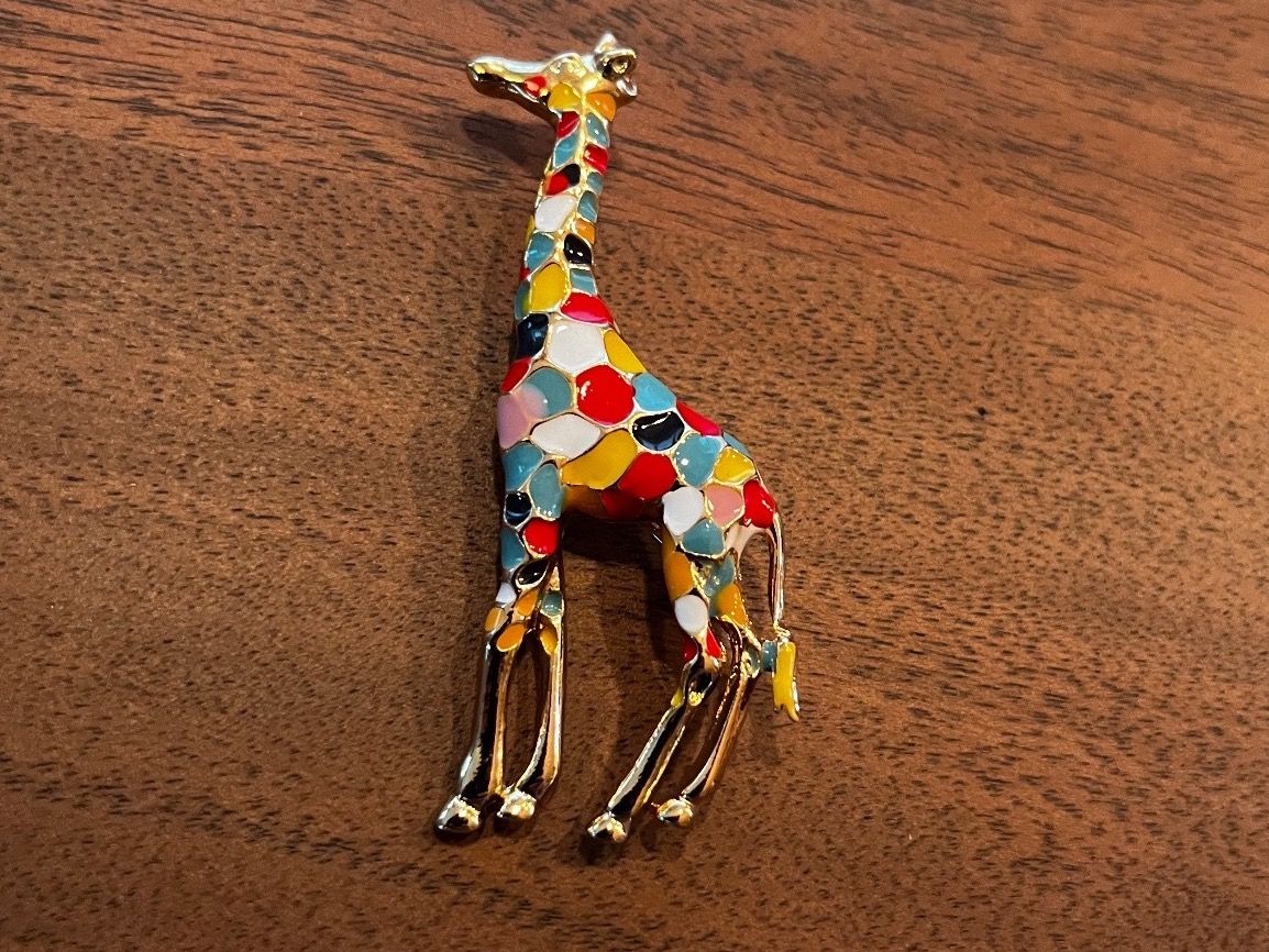 Spille & Fermagli: Giraffe Brosche ( Emaille ) – Nuovo e nell'imballaggio originale da Gams venduto da Mariawicca
