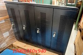 Metallschrank schwarz 4 Fächer gebraucht. Preis pro 1 Stück