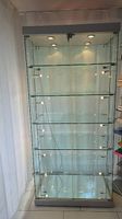 Hochwertige italienische Glasvitrine mit Beleuchtung