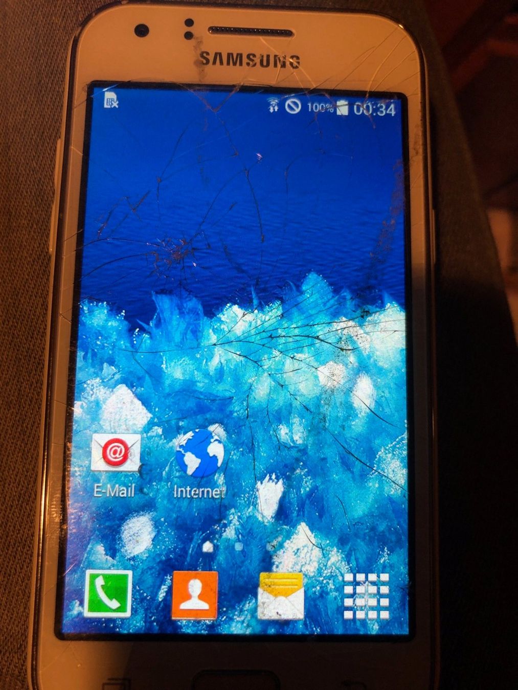 Samsung Handys / Smartphones: Samsung Galaxy J1 von 2015 defekt – Defekt aus Hinterkappelen von atomschnee 4