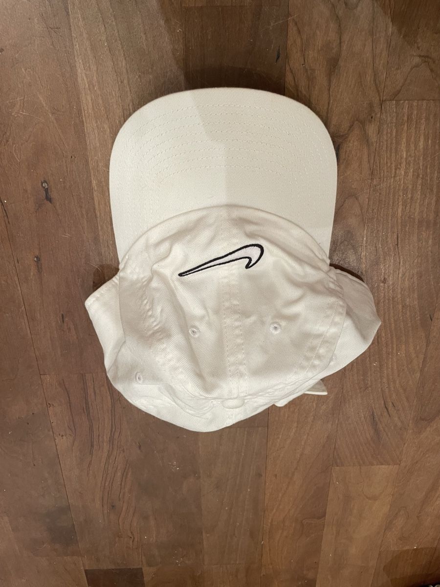 Nike Altro in  Abbigliamento & Accessori: nike cap weiss – Nuovo (secondo la descrizione) da Uitikon Waldegg venduto da lor_b2rv