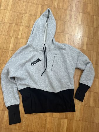 Hoka sweatshirt women’s Small
