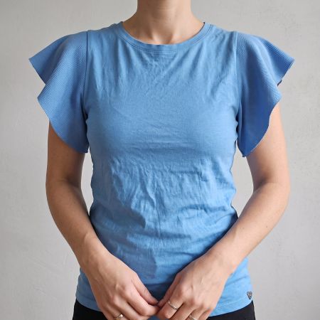 PLEASE T-Shirt mit Flügelärmeln (Hellblau) – Grösse M