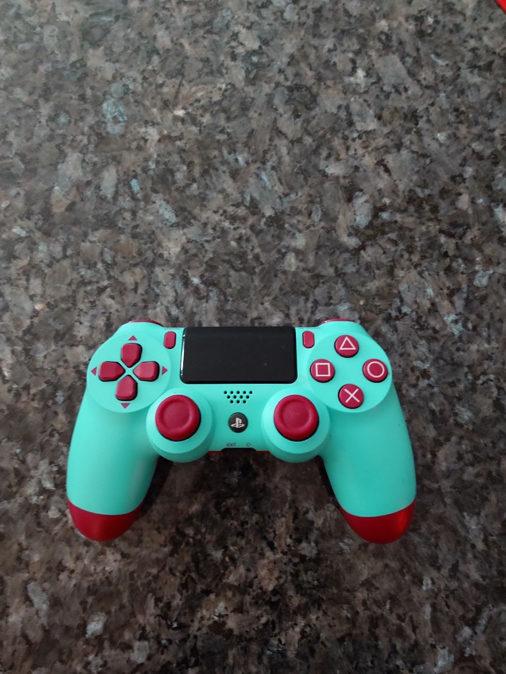 Sony Console: PS4 Controller – Usato da Eich venduto da uhi-21