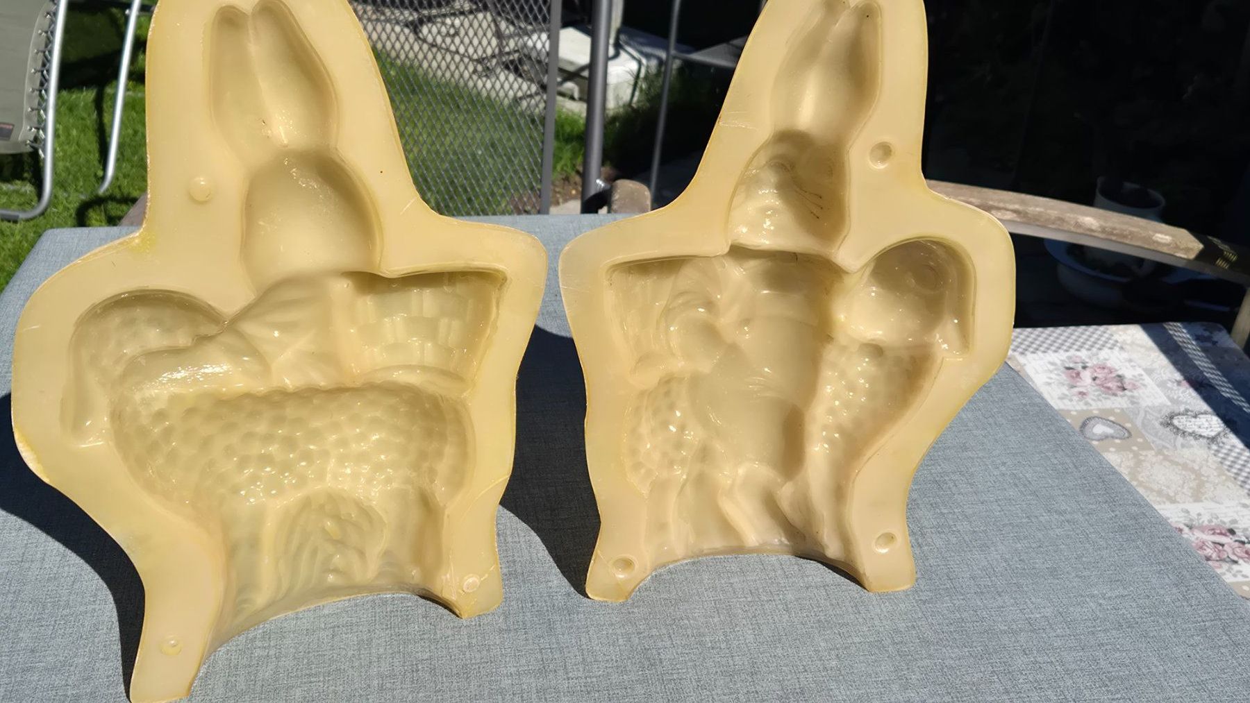Teglie da forno: Osterhasen mit Lamm Giessform aus Kunstoff – Difettoso da Wängi venduto da Maur1 1