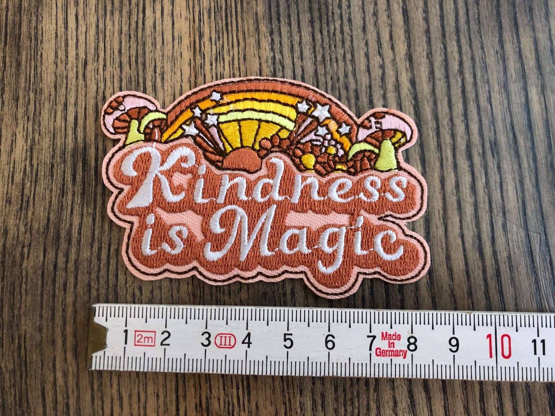 Patches: Aufnäher Patch zum Aufbügeln Kindness is Magic – Neu und originalverpackt aus Berg am Irchel von Zweiti_Chance 1