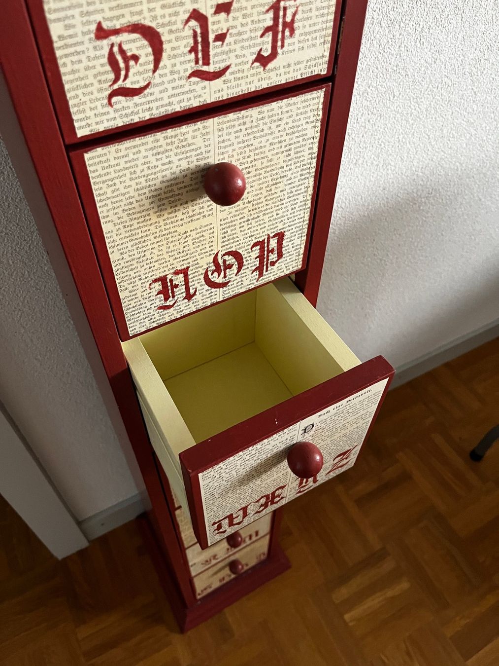 Cassettiere: schmaler Schubladenturm, Vintage Look – Usato da Derendingen venduto da emmenwasser 1