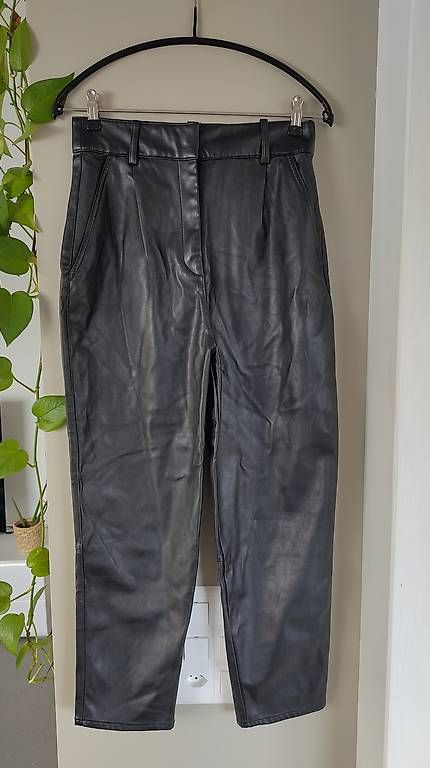 Pantalons: H&M Lederoptik Hose Gr. 38 – D'occasion à Solothurn par Claudiaf11