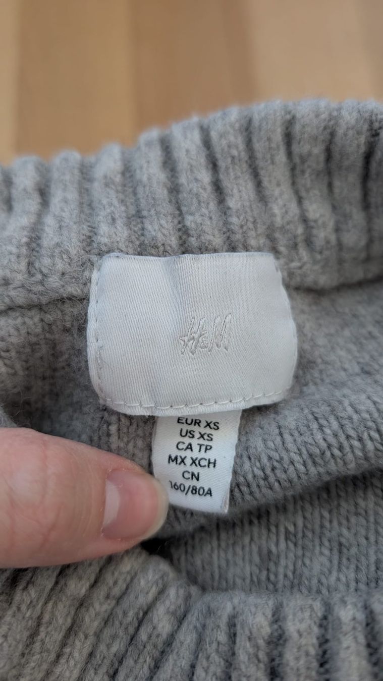 H&M Pullover & Sweatshirts: H&M Strickpullover, Grösse XS, Grau – Gebraucht aus Au SG von and_cra 2