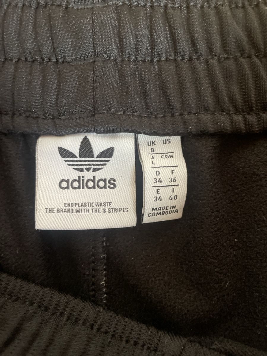Pantaloni: Adidas Shorts – Usato da Lommiswil venduto da mer_82y8 1