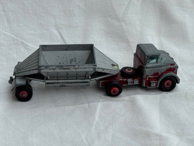 Matchbox Modellini d'auto: MATCHBOX MAJOR TRACK FRUEHAUF HOPPER - NO M4 – Difettoso da Honau venduto da Ritika 1
