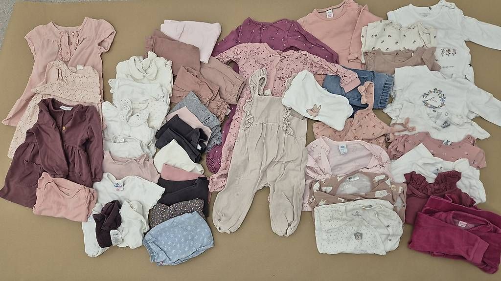 Ensembles coordonnés: Top mädchen kleider paket gr 74  – D'occasion à Neunkirch par mir_c9zg