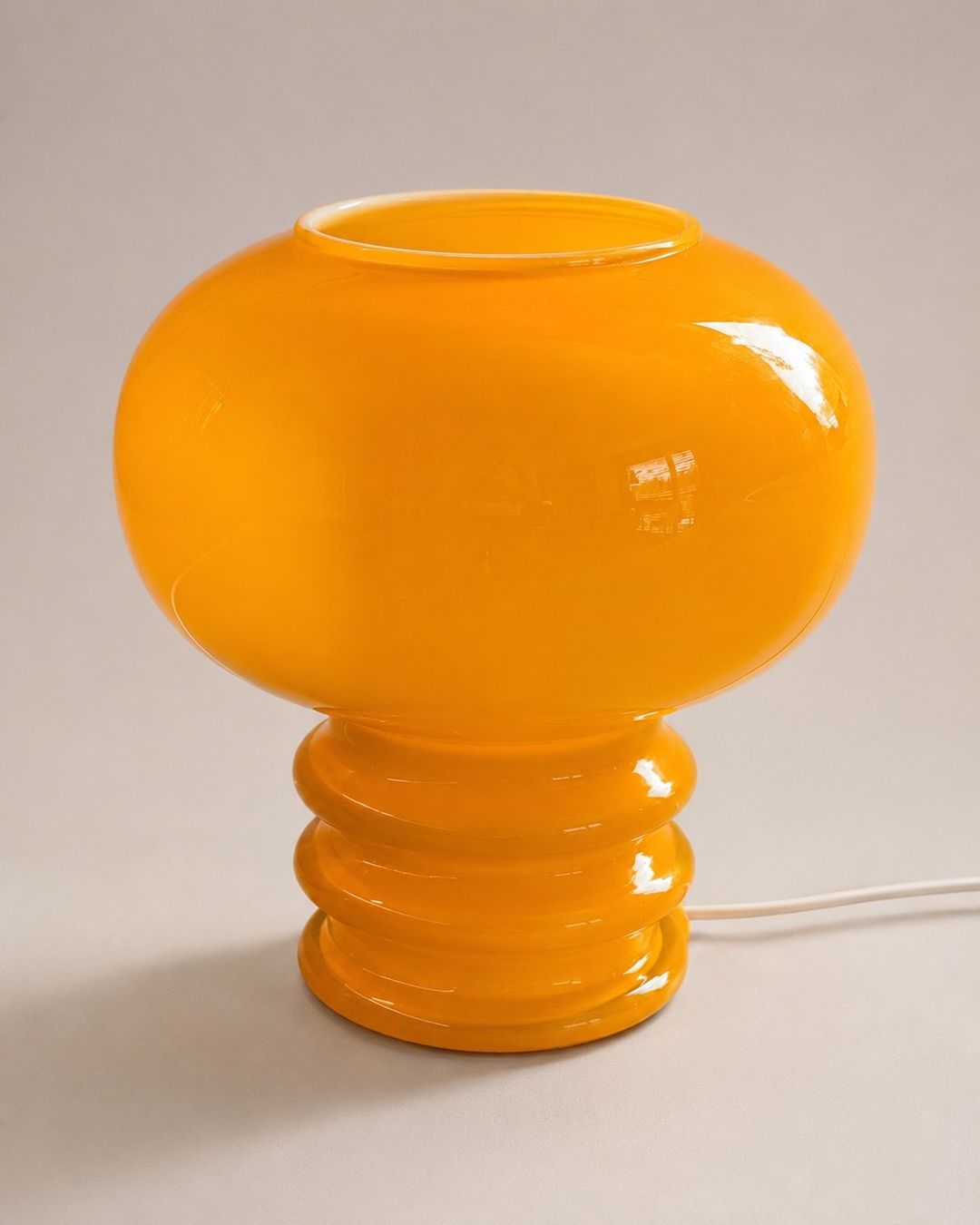 Lampen: 70s Design-Ikone: Orange Space-Age Glaslampe – Gebraucht aus Buchs AG von dsbu