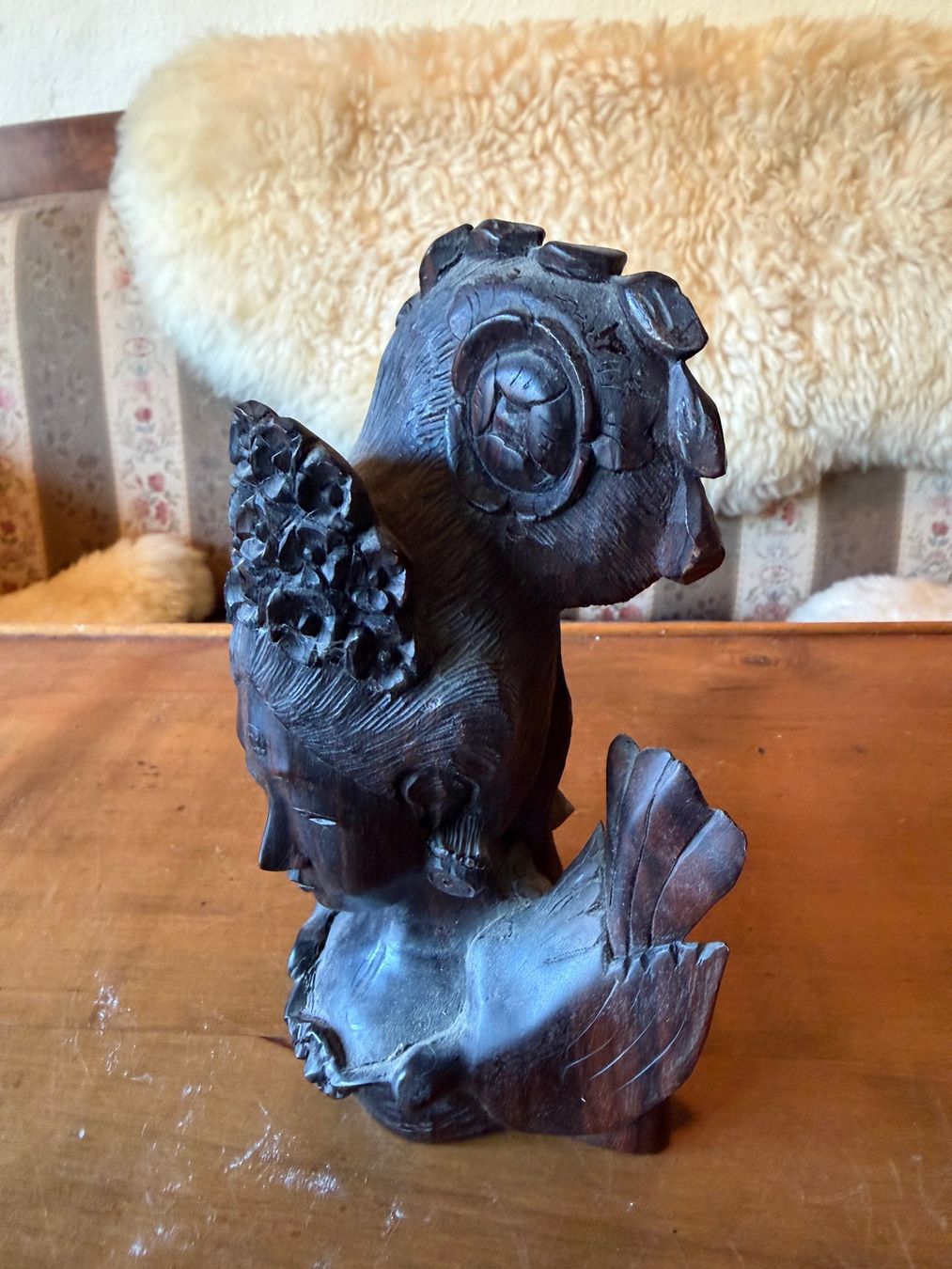 Sculture & Statue: Bali, geschnitzte Holzfigur, mit kunstvollem Blumen-Schmuck – Usato da Zofingen venduto da Schekke 1