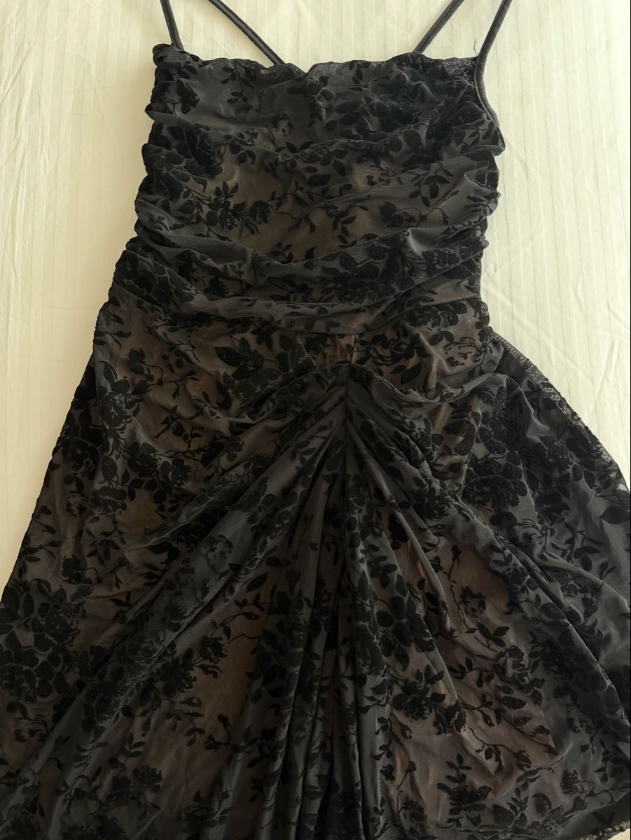 Vestiti: Schickes, asymmetrisches kleid mit Blumenmuster – Nuovo (secondo la descrizione) da Au ZH venduto da FMRF 1