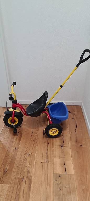 Puky Fahrzeuge für Kinder: Puky Dreirad mit Schiebestange – Gebraucht aus Uttwil von alexroundtheworld