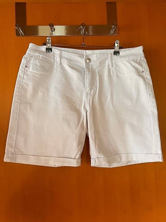 Jeans: Jeanshose Weiss - Vero Moda – D'occasion à Jegenstorf par Knuste