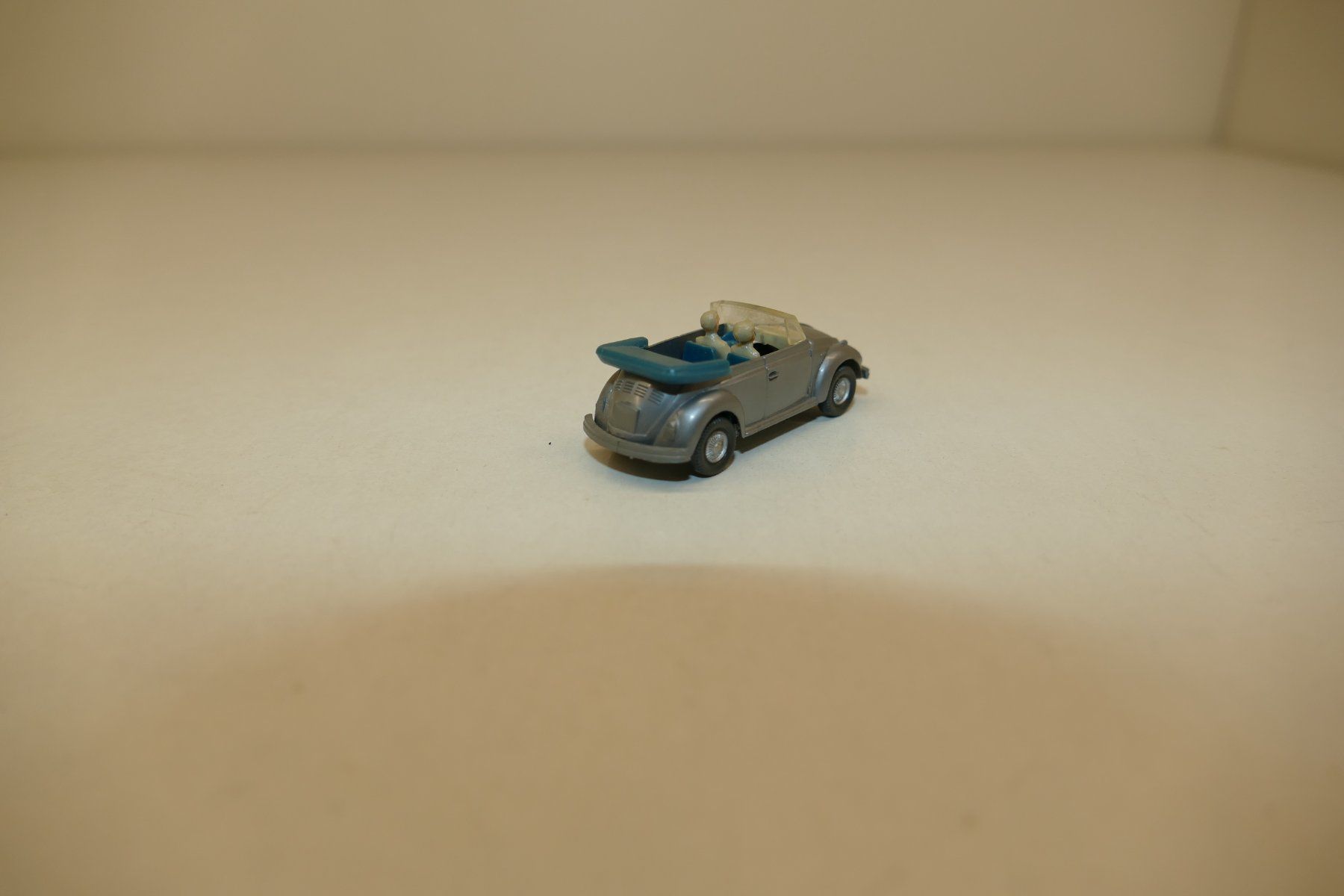 Wiking Modellini d'auto: Wiking 1:87: VW Käfer 1303 Cabrio – Usato da Niederhasli venduto da Flash32 2