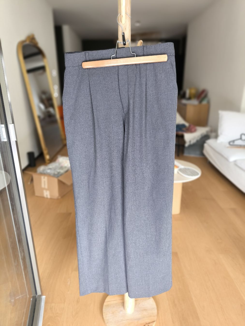 Uniqlo Hosen: Uniqlo Gray Suit Trousers – Gebraucht aus Zürich von franfriedrich