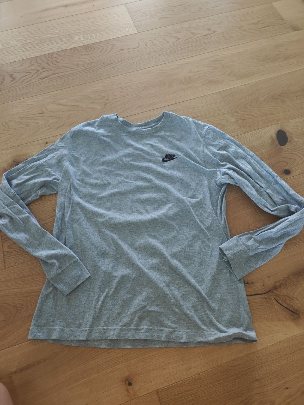 Nike T-Shirts: Nike Langarmshirt Gr S grau – Gebraucht aus Menzingen von tschey-tschey