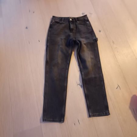 Coole Hose von Metro mit speziellen Elementen 158