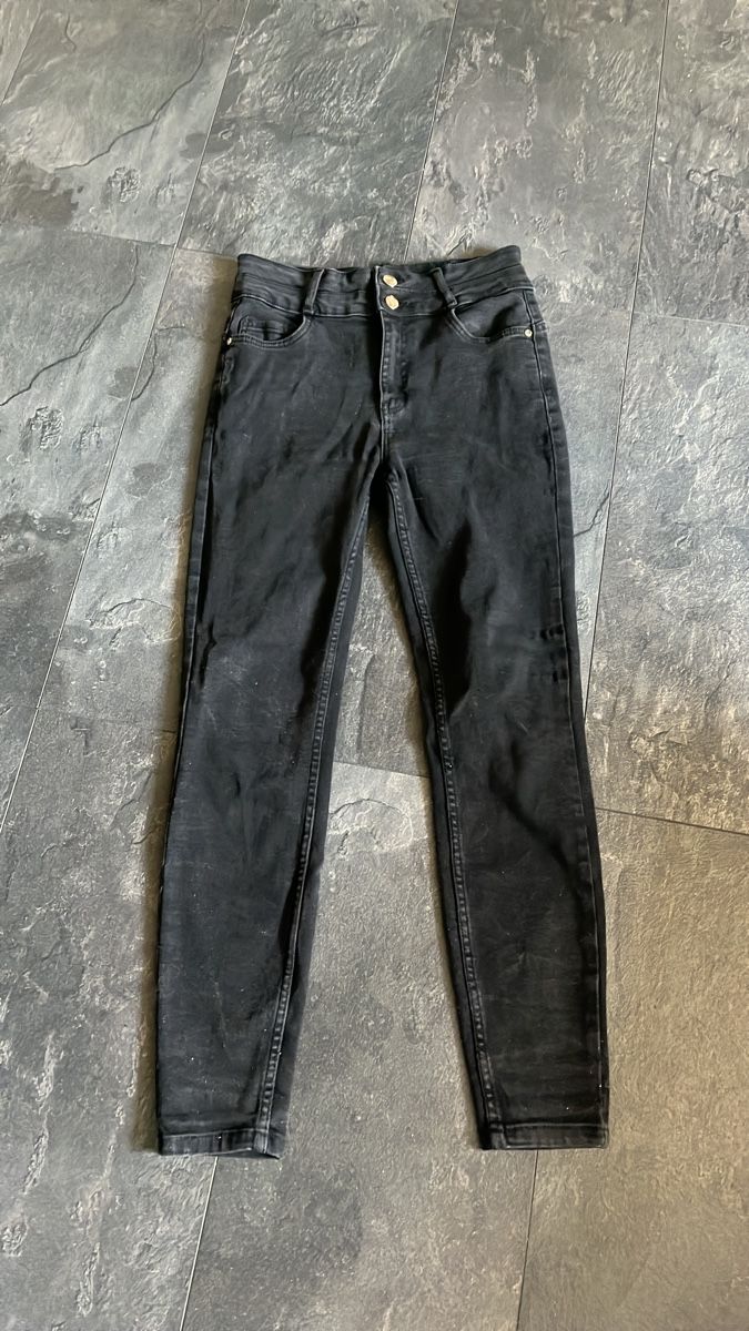 Hosen: Schwarze Damenjeans Grösse 29 – Gebraucht aus Dinhard von Tatjjj