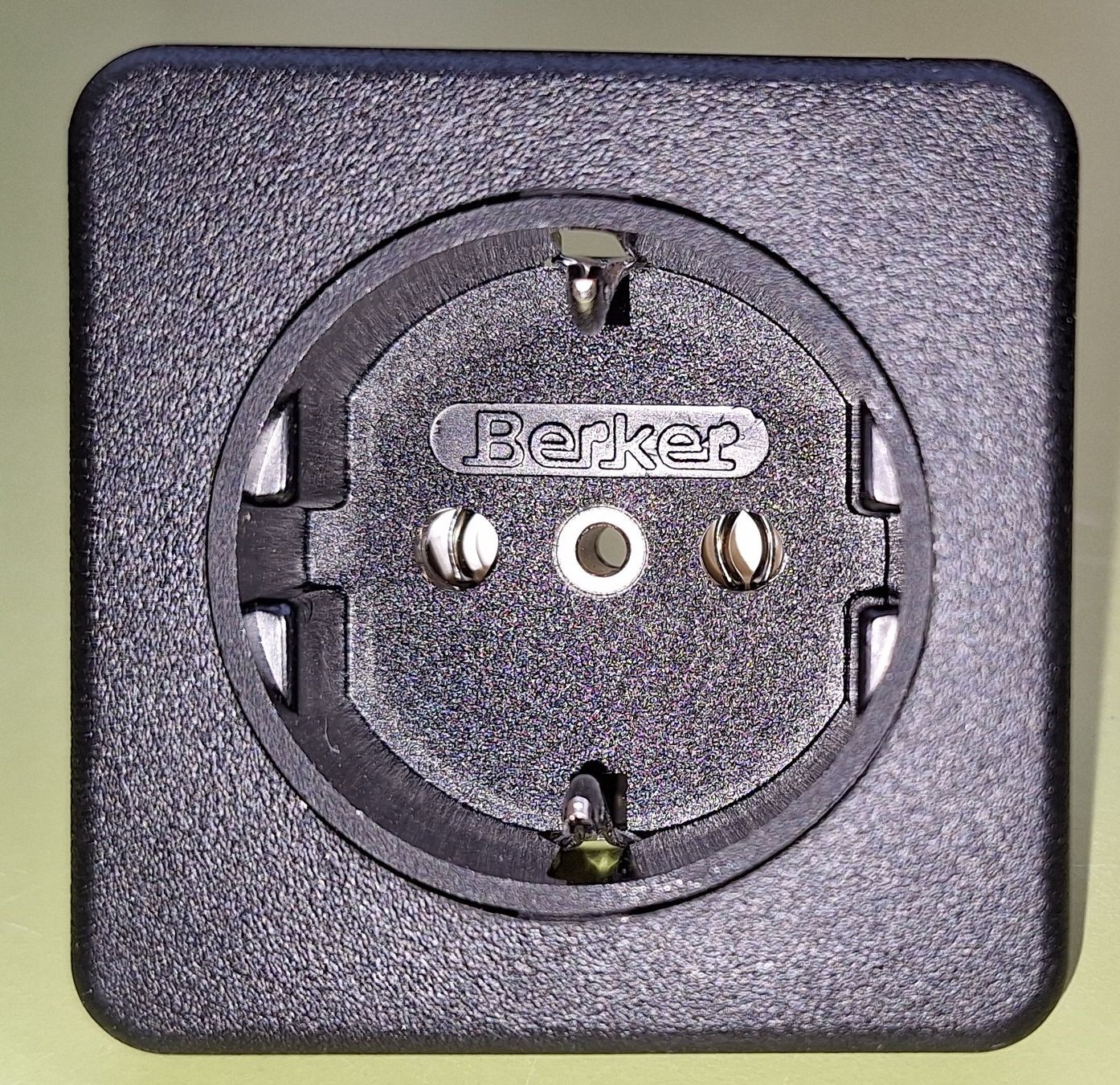 Spine: Einbau-Steckdose 16A_Euro_Berker_10er-Set – Nuovo e nell'imballaggio originale da Linden venduto da Mb2bb