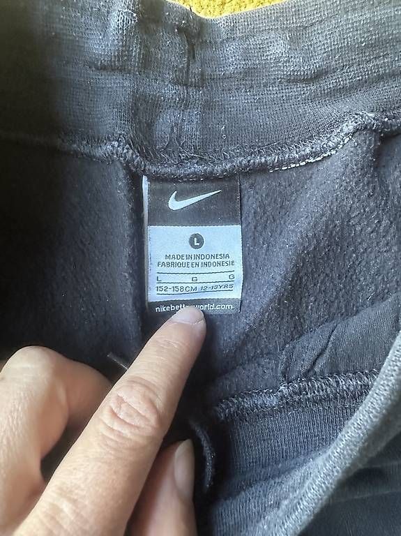 Nike Pantaloni: Nike Trainerhose XS – Usato da Buchrain venduto da pat4s 2